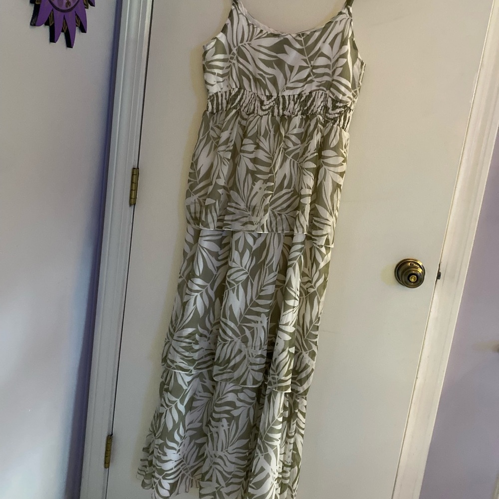 Romeo & Juliet Couture Olive and Cream Dress - Picture 6 of 13